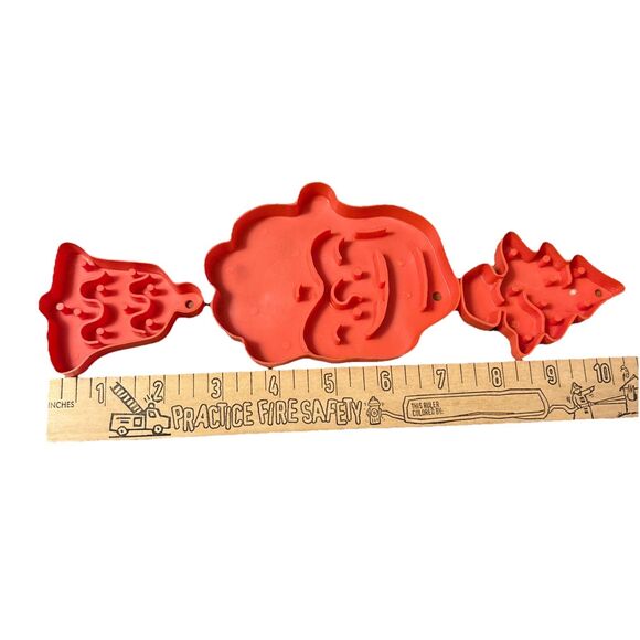 Vintage L.T.T.C 1978 Red Plastic Christmas Cookie Cutters Santa Small Bell Tree - Picture 5 of 5
